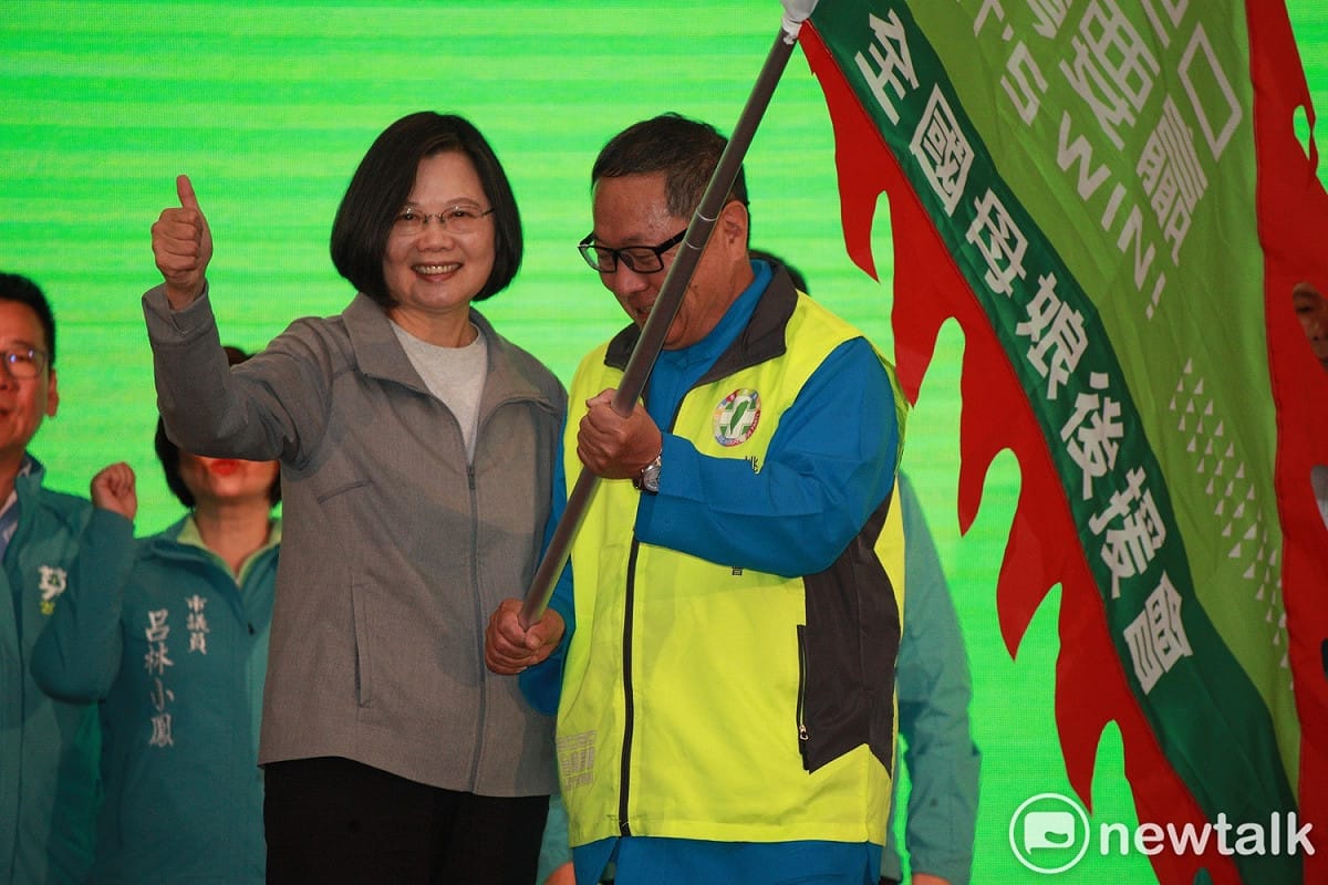 民進黨總統候選人蔡英文今(11)日出席全國慈惠堂挺小英後援會。 圖：林昀真/攝