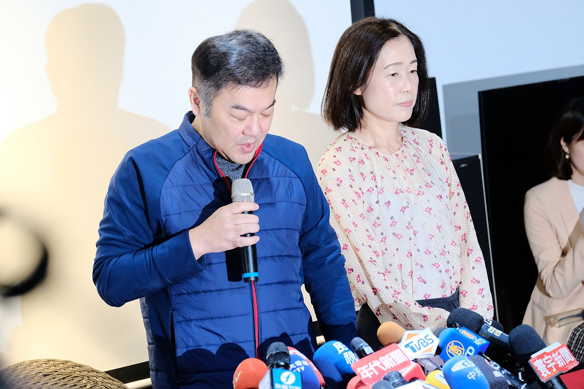 遠東航空公司董事長張綱維。圖中持麥克風者。 圖：謝佳真/攝（資料照）