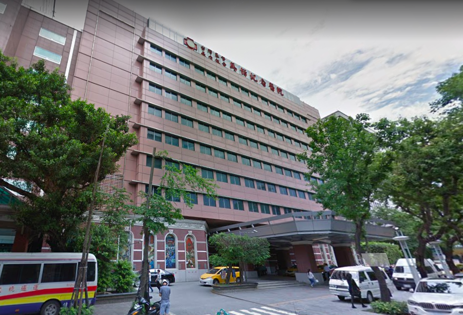 台北市衛生局今（13）日表示，昨（12）日接獲台北馬偕醫院通報籍學生觀光團發生疑似食品中毒症狀(圖為馬偕醫院) 圖：取自google map