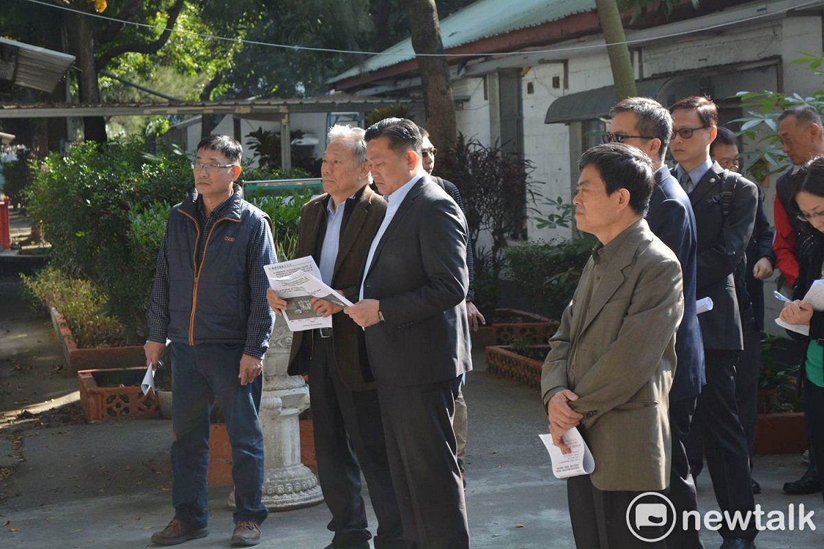 王定宇問政表現亮眼，每天都有跑不完的會議、視察行程和電視政論節目，還要來回選區進行選民服務。 圖：黃博郎／攝