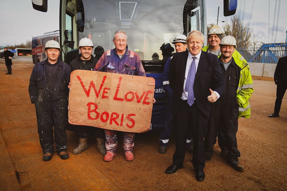 英國首相強生所屬保守黨在國會大選大獲全勝，擁有過半優勢。 圖/取自Boris Johnson臉書