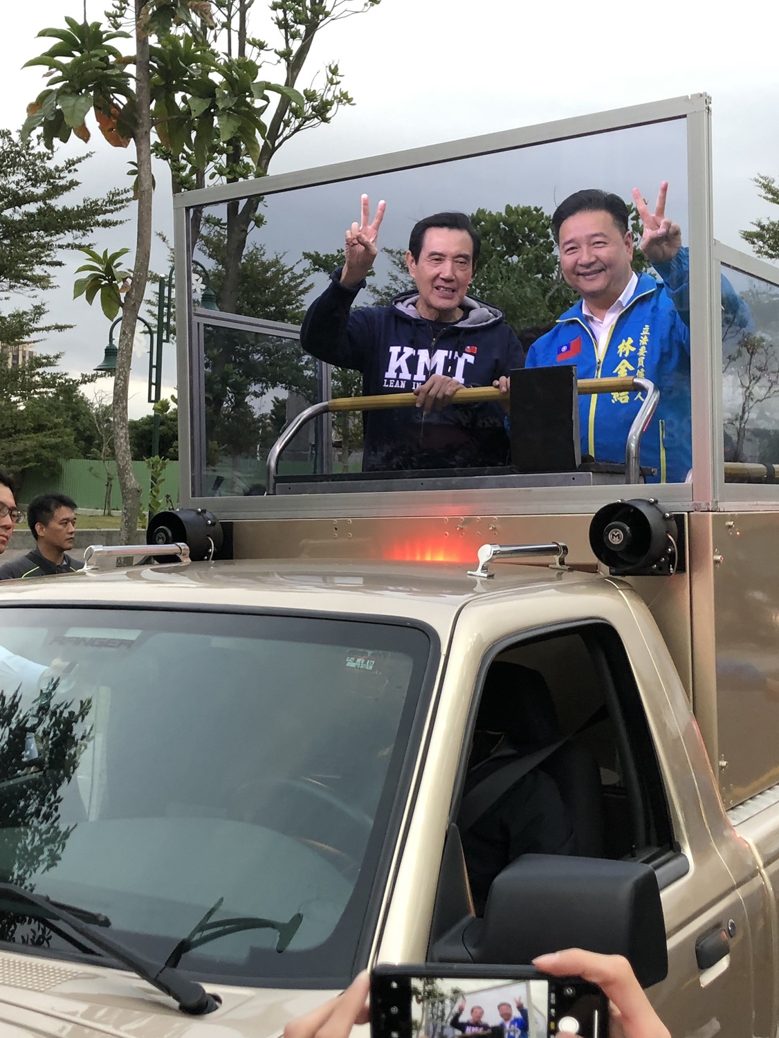 馬英九到新北輔選林金結，兩人一起車隊遊街。 圖／林金結提供