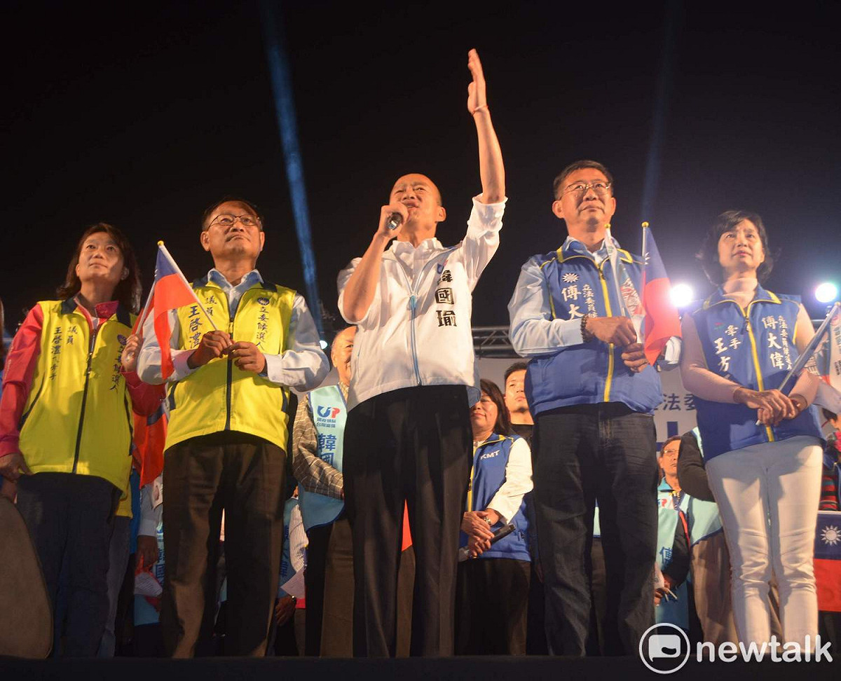 韓國瑜今晚在嘉義市造勢，呼籲支持者團結，用選票讓國民黨贏回政權。 圖：蔡坤龍/攝