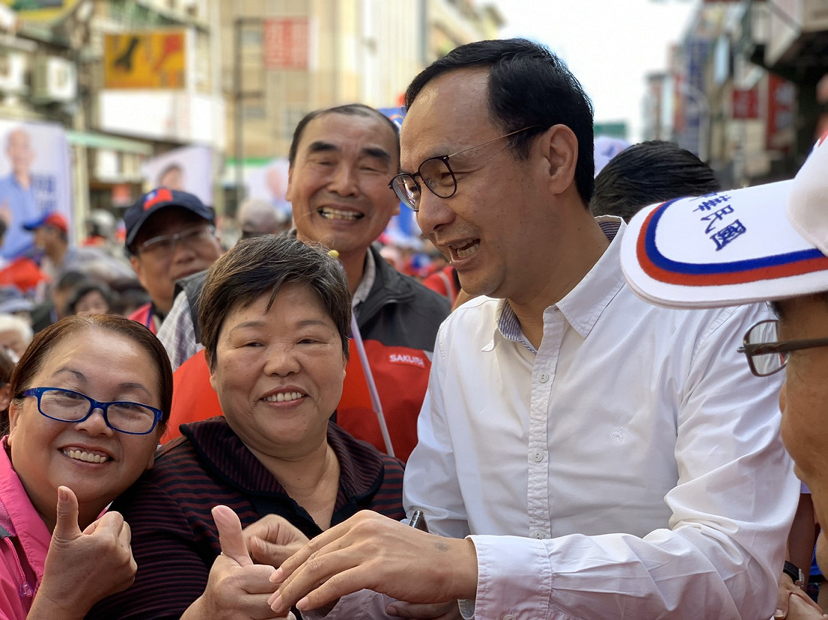 朱立倫今早分別到新北五股、新莊輔選國民黨立委候選人黃桂蘭、陳明義和林金結。 圖：朱立倫辦公室/提供
