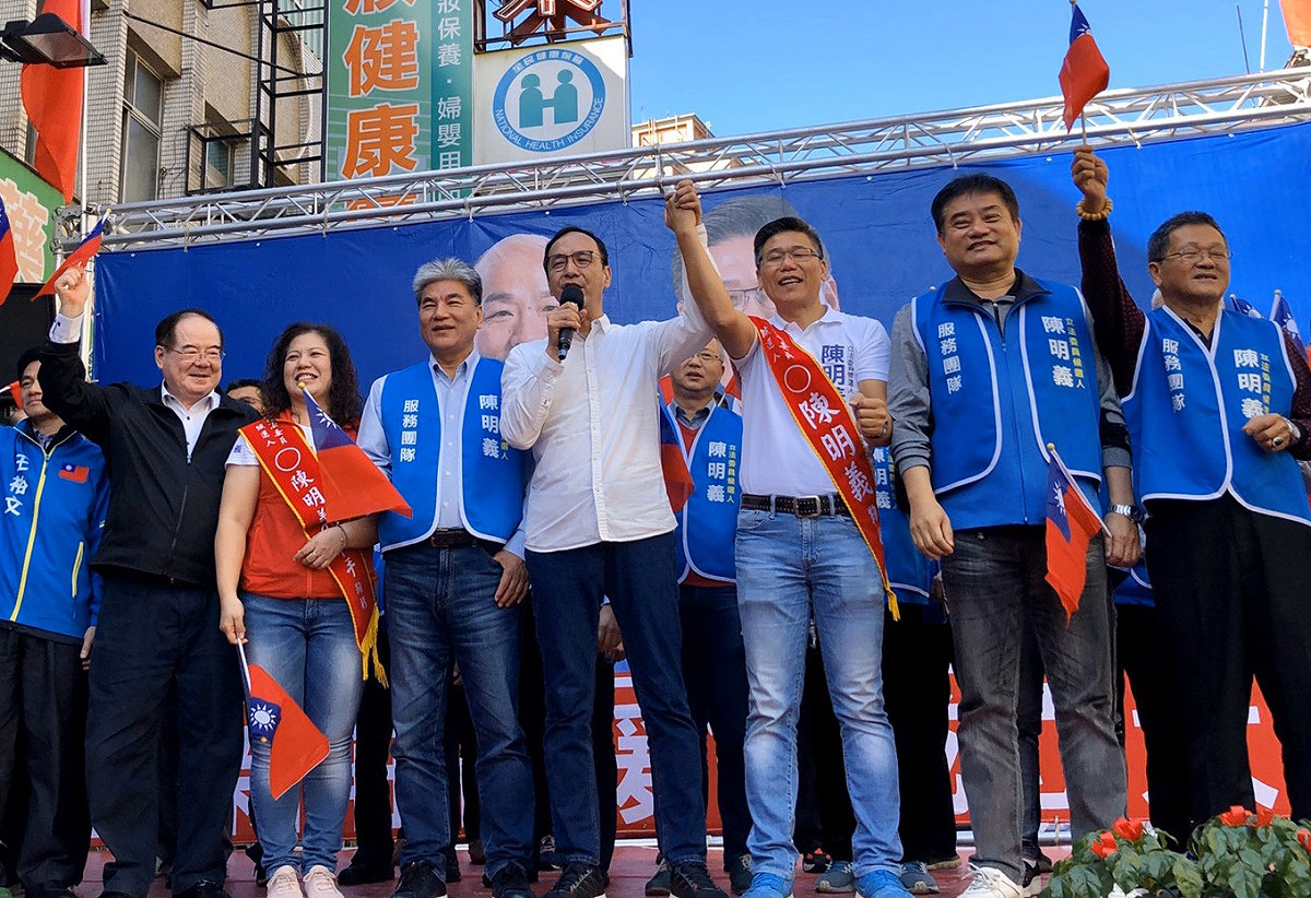 朱立倫今早分別到新北五股、新莊輔選國民黨立委候選人黃桂蘭、陳明義和林金結。 圖：朱立倫辦公室/提供