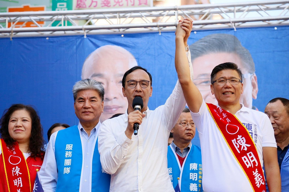 前新北市長朱立倫和內政部前部長李鴻源都到場力挺陳明義(右一)。 圖：翻攝自陳明義臉書