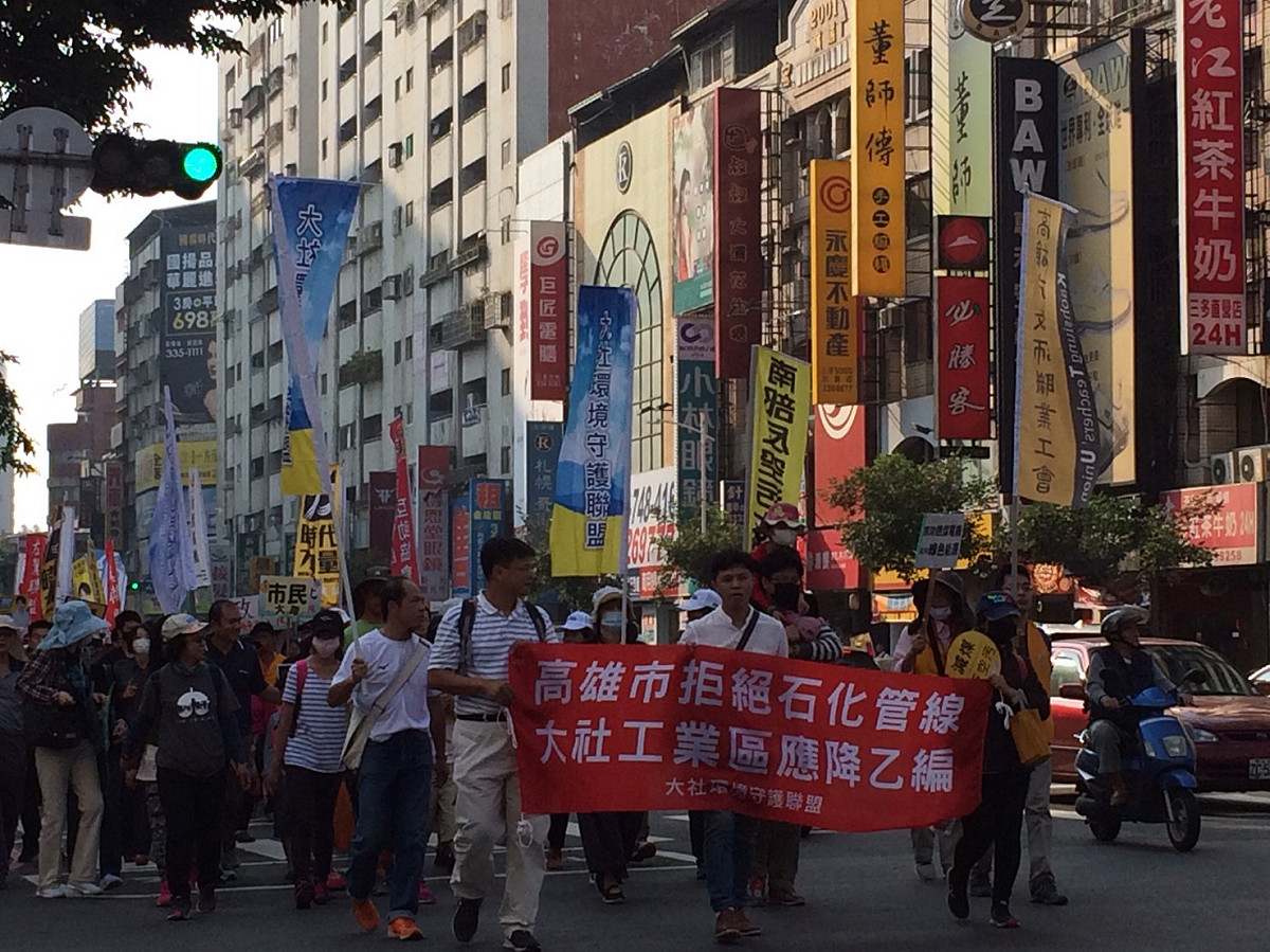 反空污遊行吸引高雄、屏東、台南民眾一同發聲。 圖：南部反空污大聯盟／提供