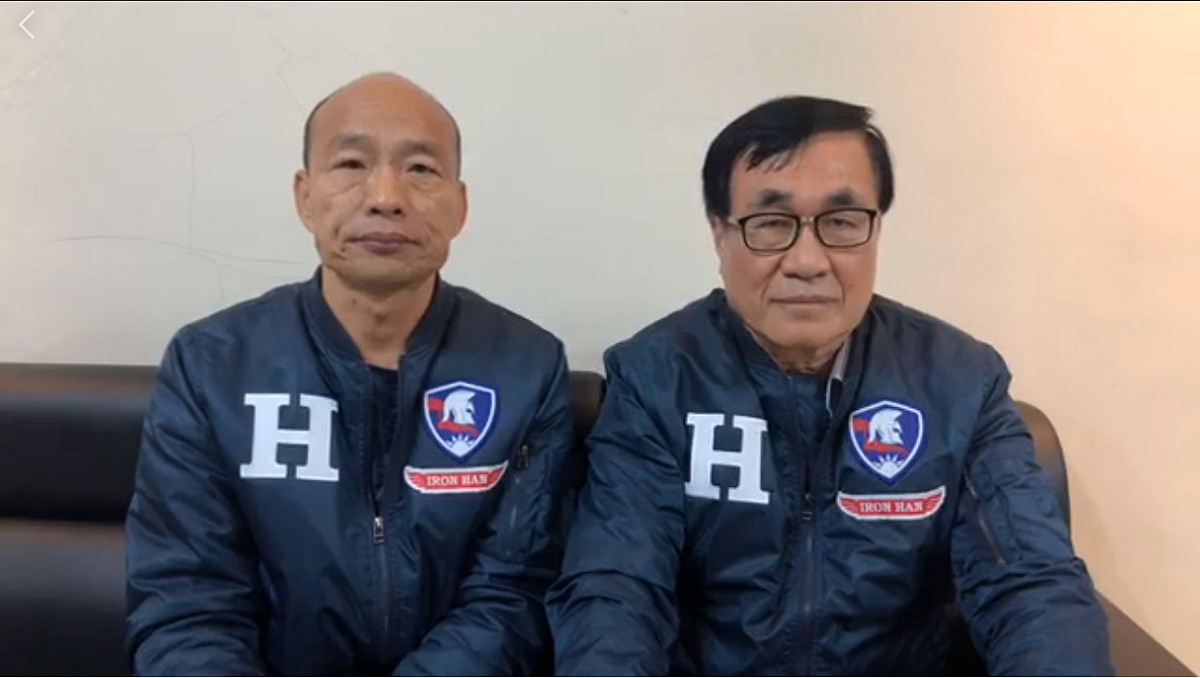 國民黨總統候選人韓國瑜與高雄市副市長李四川以「政治人物要認清楚自己公僕的角色，人民才是政黨的爸爸」為題在臉書直播。 圖：翻攝韓國瑜臉書