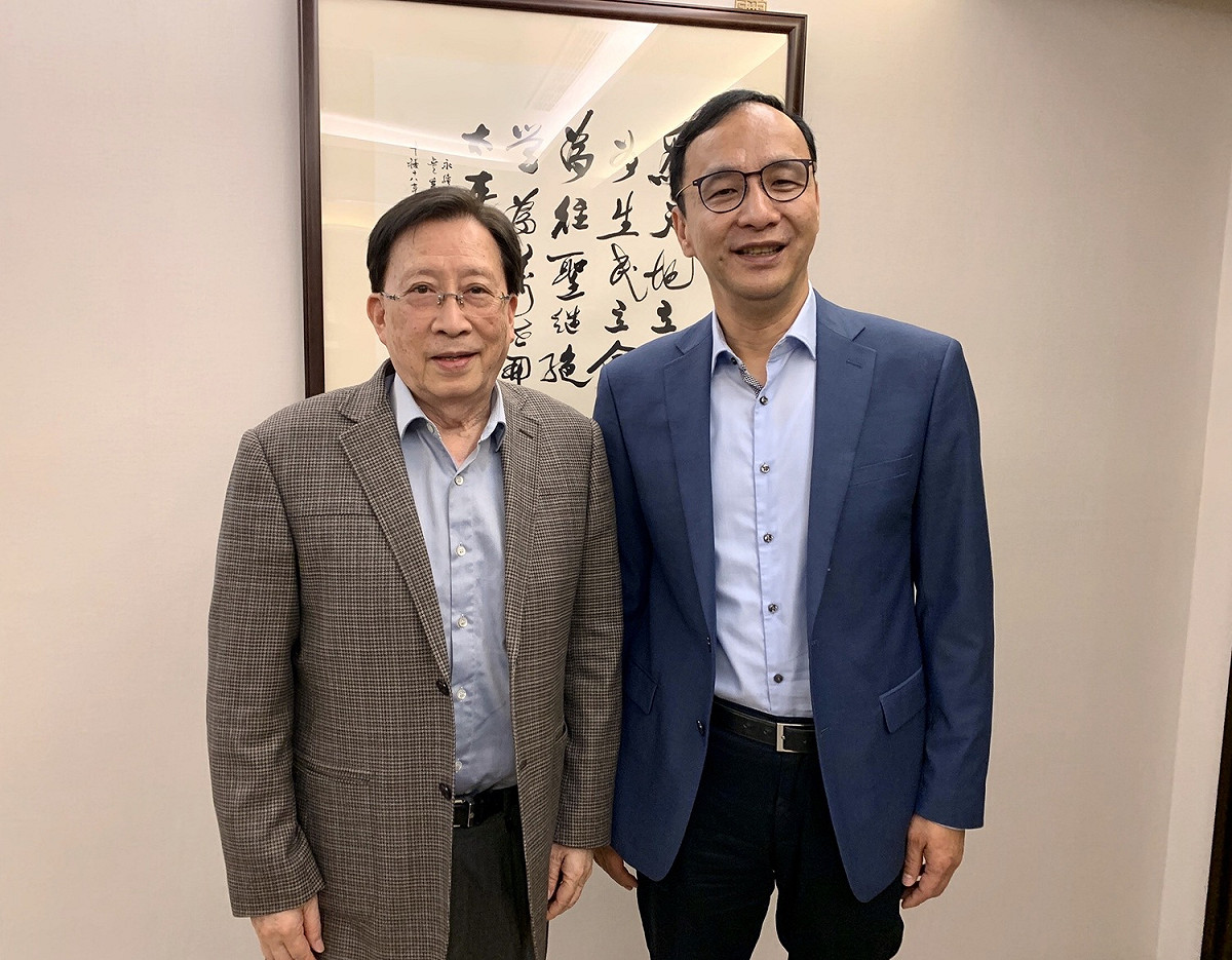 國民黨總統候選人韓國瑜全國競總主委朱立倫今(18)日上午拜會前行政院長劉兆玄。 圖：朱立倫辦公室／提供