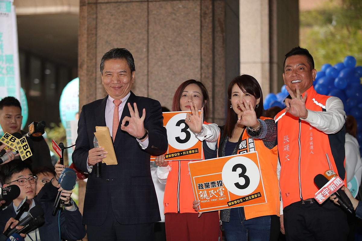 抽到3號的親民黨，秘書長李鴻鈞聯訪時指出，代表第三勢力的一個結合、代表第三勢力的崛起。 圖：親民黨提供