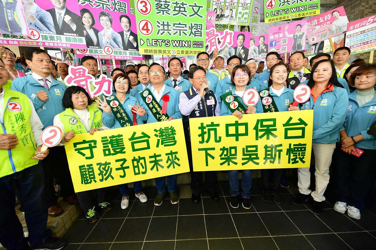 民進黨彰化立委候選人陳秀寶、黃秀芳、洪宗熠、陳素月一次排開。 圖：翻攝自陳素月臉書