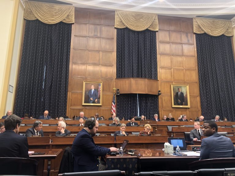 美眾議院外交委員會18日無異議通過《2019西藏政策與支持法案》，阻止中國干預達賴喇嘛轉世。 圖：翻攝自西藏中央政府