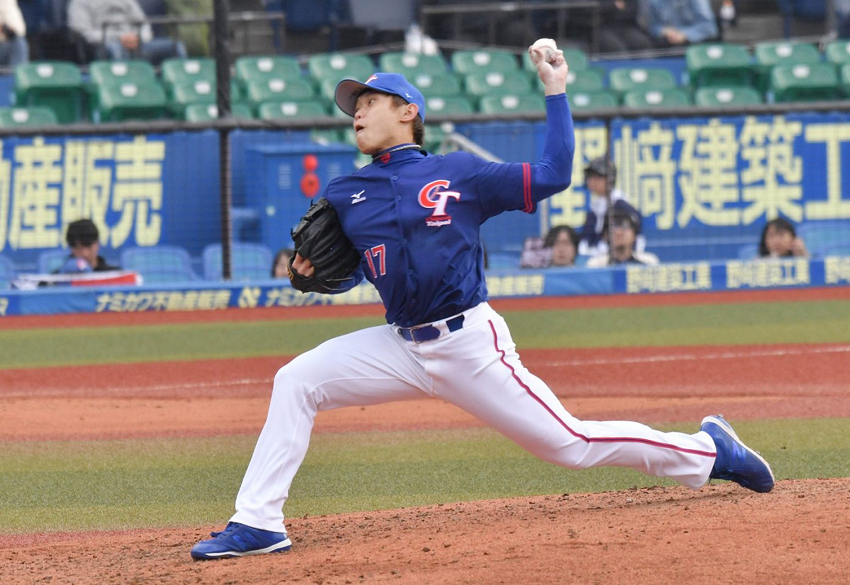 台灣投手陳冠宇在12強扮演一人左投的角色。 圖／記者葉政勳攝 , 2019.11.11