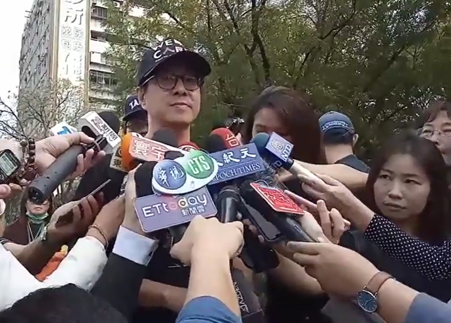 Wecare高雄發起人尹立在遊行出發前，希望遊行平安落幕。 圖 : 孫家銘/攝