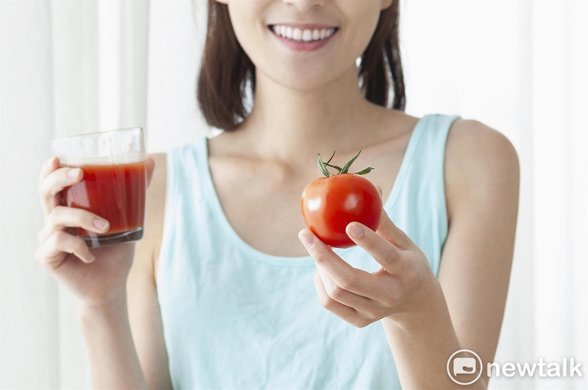 根據一項澳洲研究，減少攝取加工食品，增加水果、蔬菜、魚和橄欖油的攝取量可以改善年輕人的憂鬱症狀。 圖：新頭殻資料照