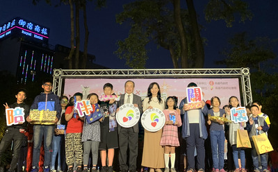 李佳芬今（22）日出席高雄市府社會局辦理的「追光。圓夢-耶誕有愛、兒少圓夢」。 圖／中央社