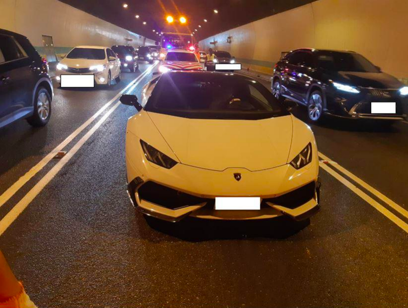 高公局表示，因超級跑車價值昂貴，一般拖救車考量執行拖吊作業時若造成車輛損毀，恐將負擔高額修護費用 圖：交通部高公局/提供
