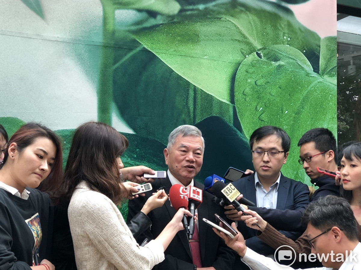 經濟部長沈榮津今（23）天中午表示，天然氣價及各式汽、柴油價在春節期間皆凍漲，讓民眾好過年。 圖：謝莉慧/攝