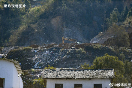 中國湖南省瀏陽市煙火工廠發生爆炸現場。 圖：翻攝自暸望微博