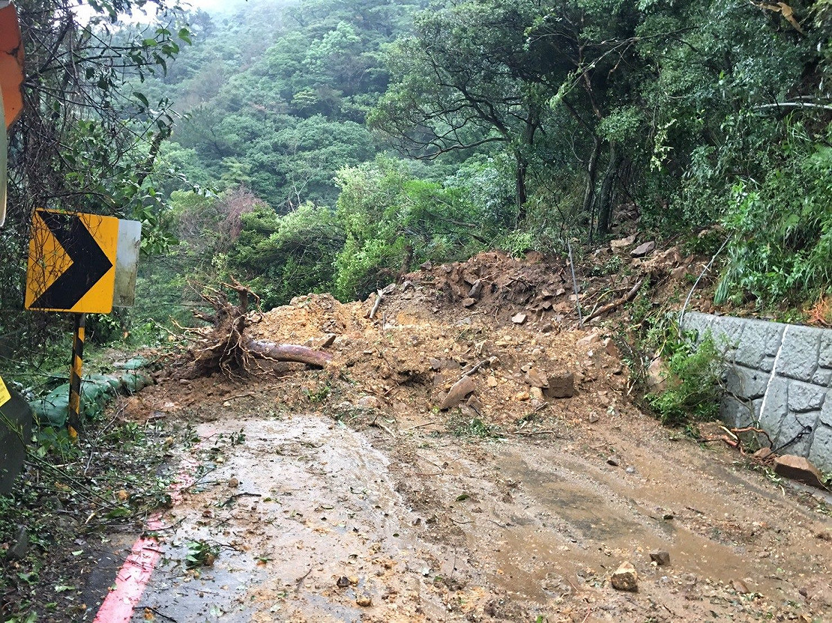 台北新工處連日趕工，拚明年1/31前復舊通車。 圖：台北市政府工務局新建工程處／提供
