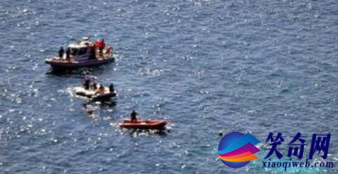 一艘載運移民的船隻沉沒於土耳其東部的凡湖（Lake Van），導致7人死亡，64人獲救。 圖 : 翻攝自笑奇網