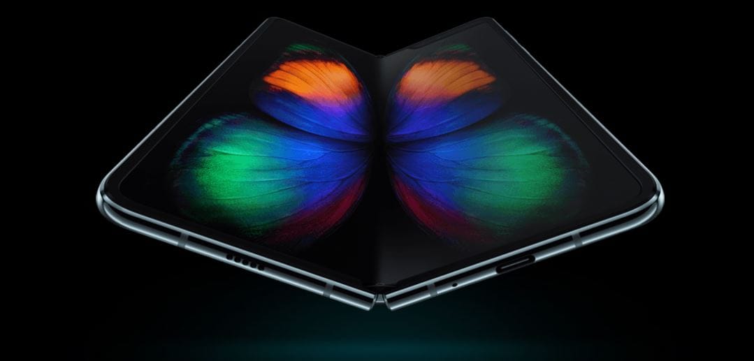 台灣三星宣布明年1月4日正式在台推出Galaxy Fold，是台灣市場首款左右摺疊的智慧型手機。 圖：截取自三星香港官網