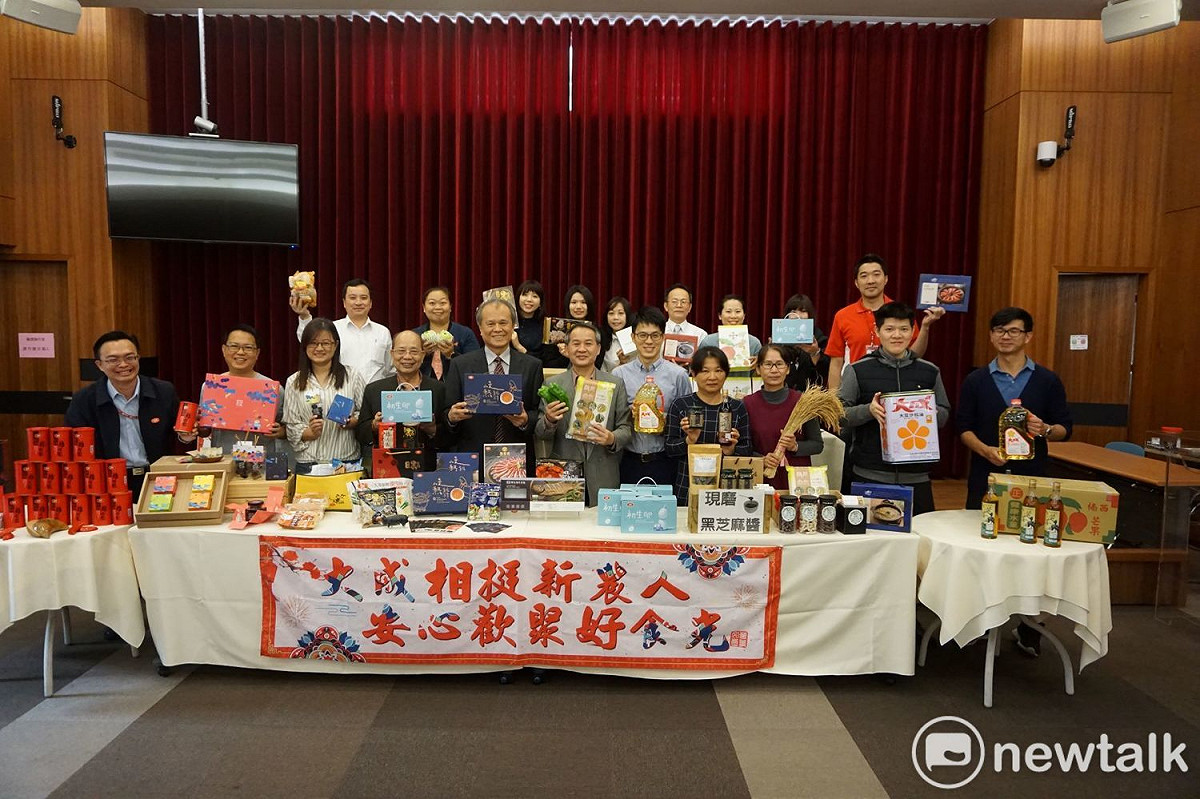 台南市政府農業局與大成長城公司訂於1月4日、5日週末兩日共同舉辦「大成相挺新農人 安心歡聚好食光」年貨市集活動， 圖：黃博郎／攝