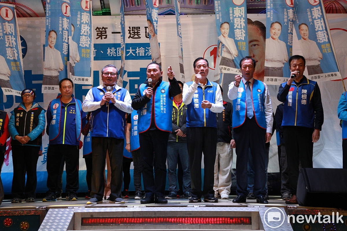 侯友宜、郭台銘連袂為陳根德站台輔選。 圖：林昀真／攝