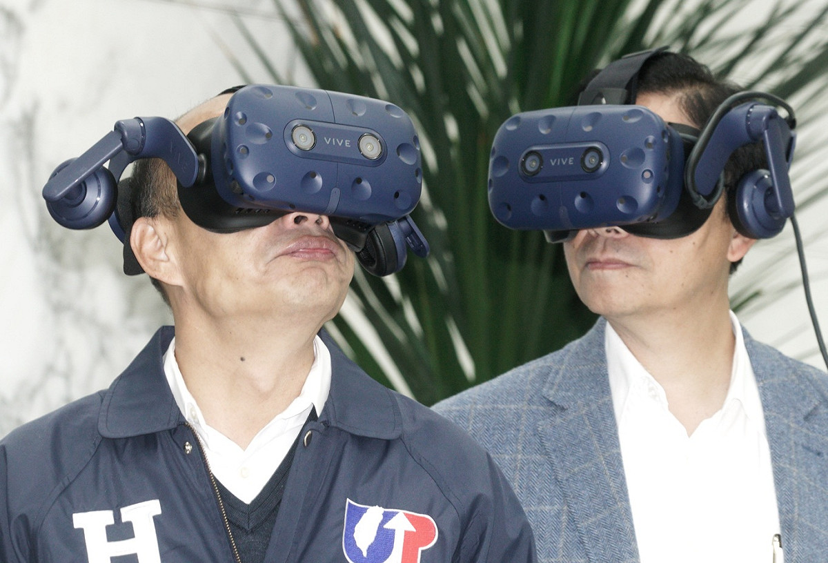國民黨總統候選人韓國瑜、副總統候選人張善政參訪宏達電新店總部。 圖：張良一/攝