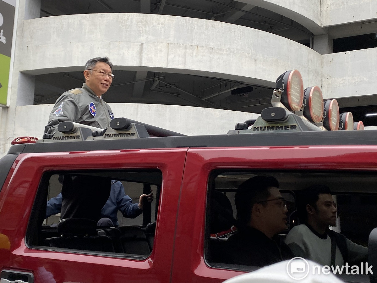 民眾黨主席柯文哲今日宣告啟動「南北眾貫線」車隊掃街。 圖：周煊惠／攝