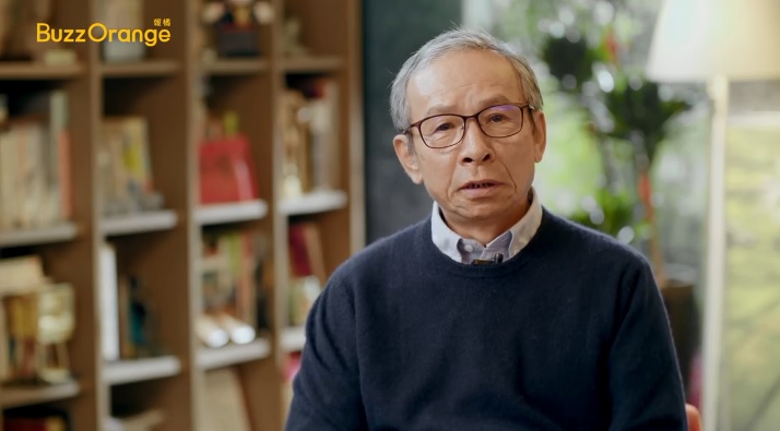 導演吳念真拍攝影片力挺時代力量不分區立委候選人、小燈泡媽媽王婉諭。 圖：翻攝王婉諭臉書 (影片授權來源：《BuzzOrange 報橘》)