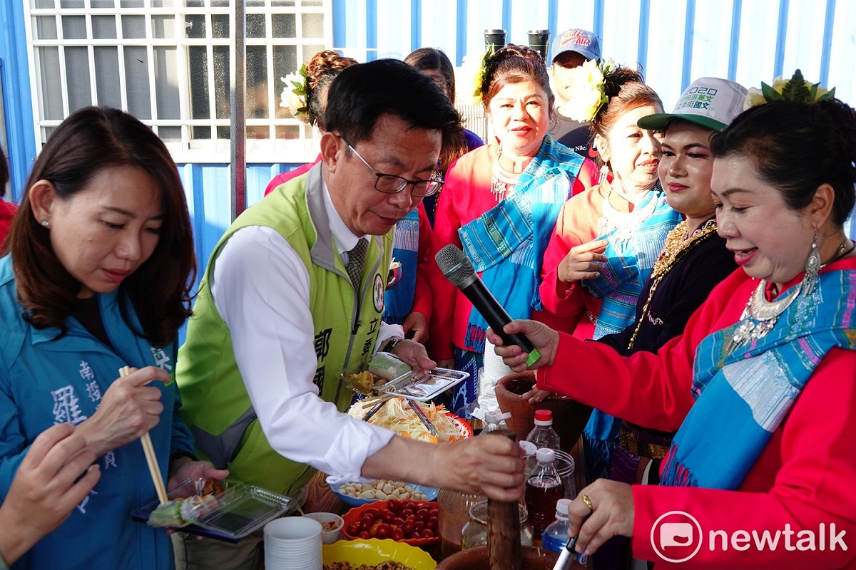 為了跑遍選區內各里，郭國文每天馬不停蹄穿梭各地，參加各種活動，爭取選民支持。 圖：黃博郎／攝
