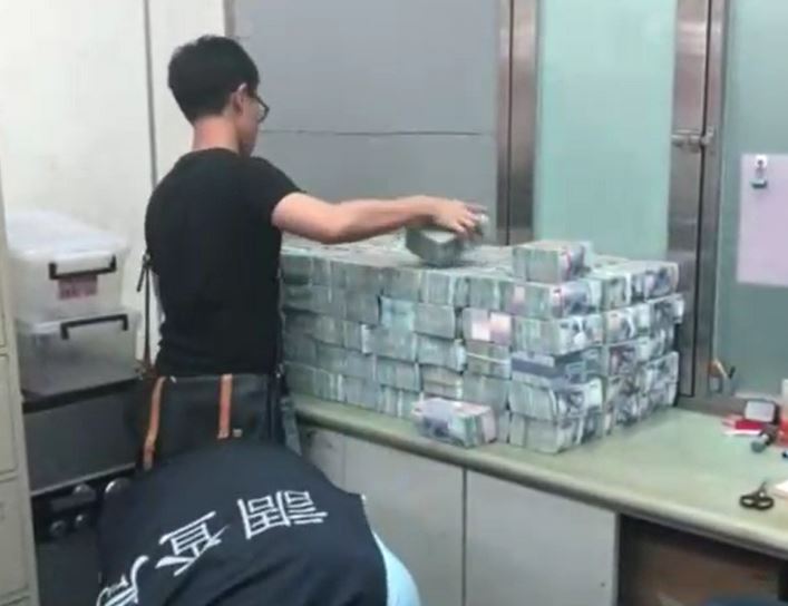 嘉義地檢署偵辦兩岸地下匯兌案件，起出大量台幣現金，並追出總統大選賭盤。 圖：新頭殼資料照片，嘉義地檢署/提供