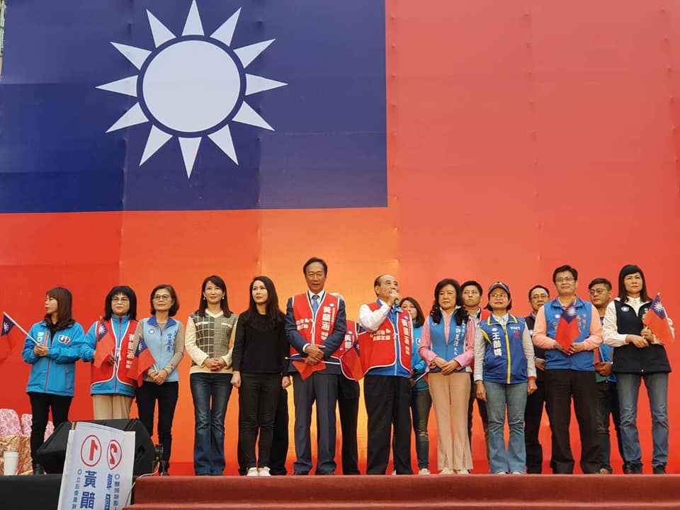 鴻海集團創辦人郭台銘、前立法院長王金平昨（28）日赴岡山，幫國民黨立委候選人黃韻涵站台。 圖：翻攝自黃韻涵臉書