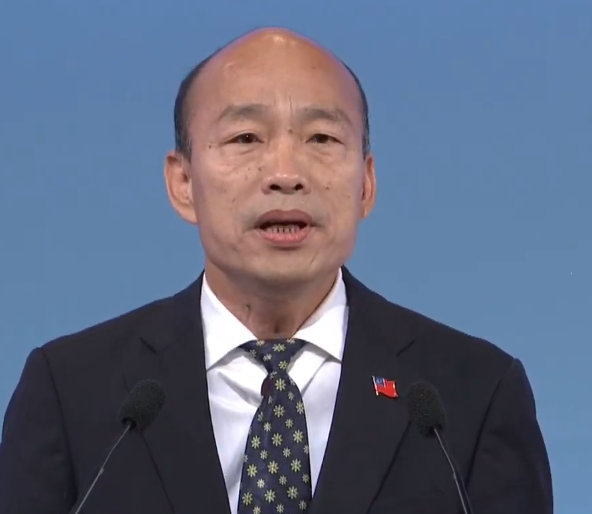 2020總統大選「總統候選人電視辯論會」今 (29) 天在公視舉辦，國民黨總統候選人韓國瑜在第一階段申論時，痛批民進黨就是最大的賣台集團、詐騙集團。 圖：翻攝自youtube