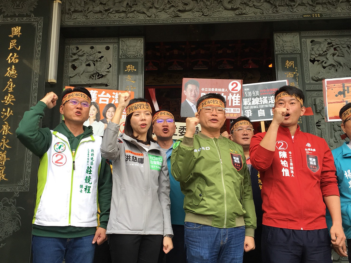 莊競程（左一）30日上午與立法院副院長蔡其昌等人合開記者會，他回應沈智慧的抹黑說，要沈為自己過去的行為負責。 圖 : 莊競程競總/提供
