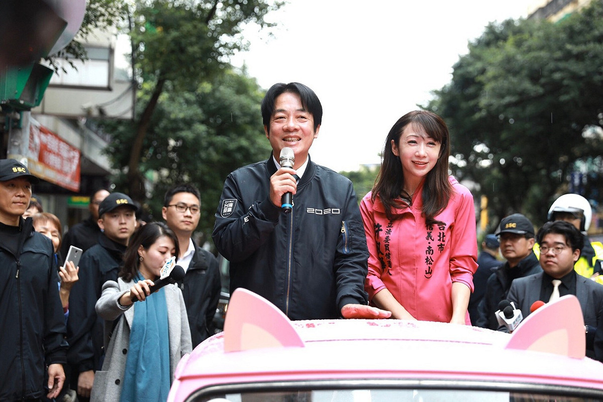 針對韓國瑜痛罵媒體的行為，民進黨副總統參選人賴清德今日與立委參選人許淑華受訪時呼籲韓，贏要贏的漂亮，輸也要輸的漂亮。 圖：翻攝自賴清德臉書