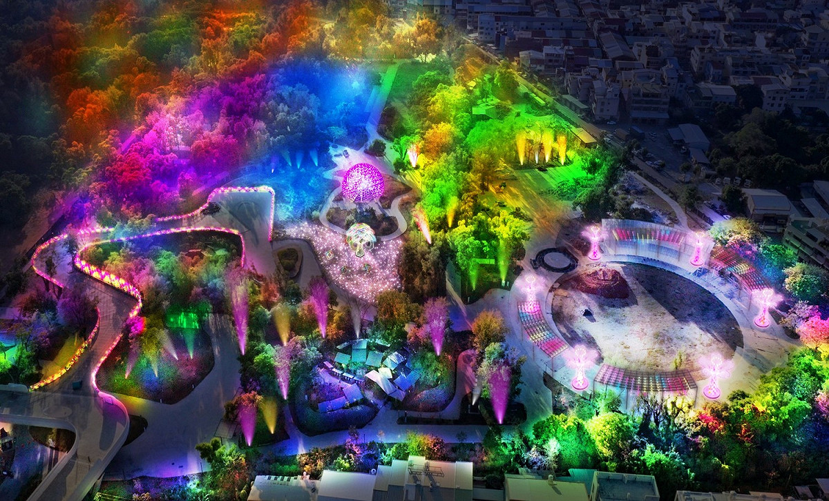 觀光局負責的中央燈區主題是奇幻森林，15公尺高的樹木燈飾與地景融合為一，絢麗無比。 圖：觀光局／提供
