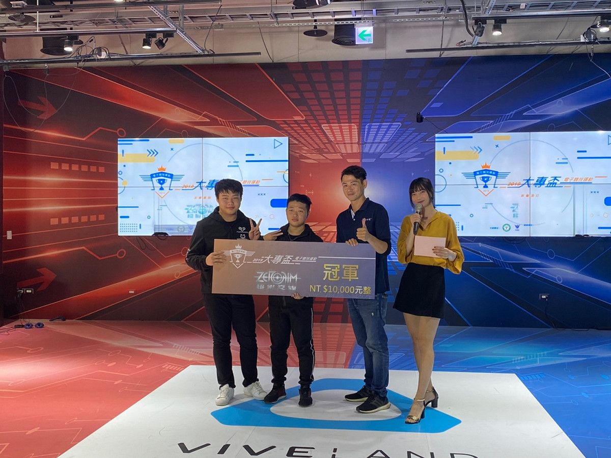 12月27日舉行2019電競大專盃VR示範項目總決賽冠軍得主：啟英高中電商科 圖：HTC/提供