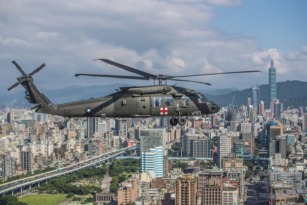 國軍UH-60黑應直升機參與2019國慶預演照片。 圖：翻攝國防部發言人臉書(資料照片)