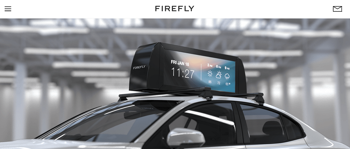 與 Uber 或 Lyft 等共乘司機合作，在他們車頂安裝廣告看板，是Firefly 的廣告服務特色。 圖：取自 Firefly 官網