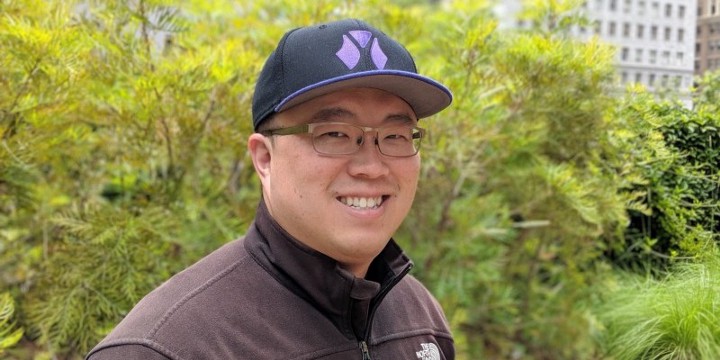 Mythic Markets CEO Joseph Mahavuthivanij 把卡片所有權的交易比喻為股票買賣，股份持有者可以每天關注所有卡片的漲幅程度。 圖：取自 Hakernoon