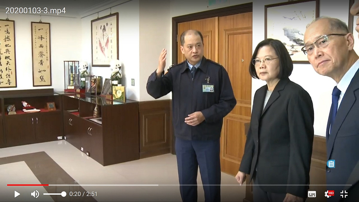 總統蔡英文3日視察已故參謀總長沈一鳴辦公室。 圖：翻拍自總統府影音