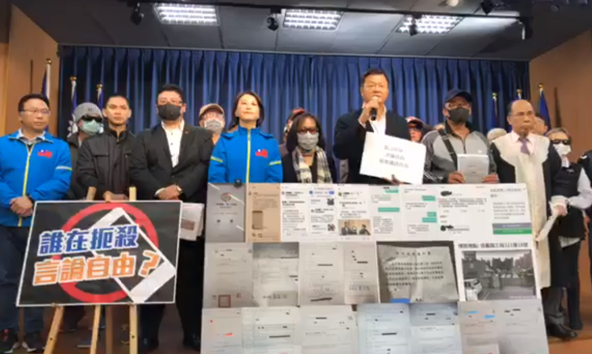 近來有民眾因在網上轉發假消息遭「查水表」，國民黨「打鬼軍團」總團長周錫瑋痛批蔡政府違憲。 圖：翻攝自周錫瑋臉書直播