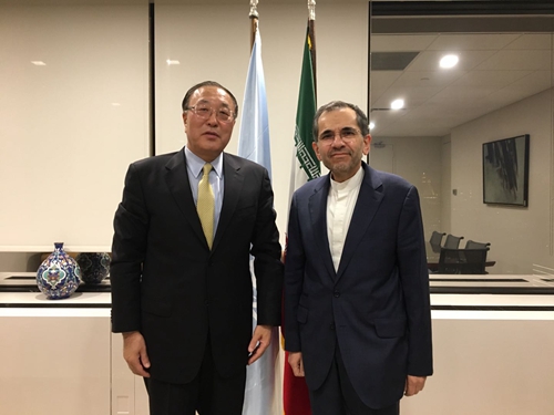 圖右為伊朗駐聯合國大使塔赫特-拉凡奇（Majid Takht Ravanchi） 圖:截取自www.china-un.org