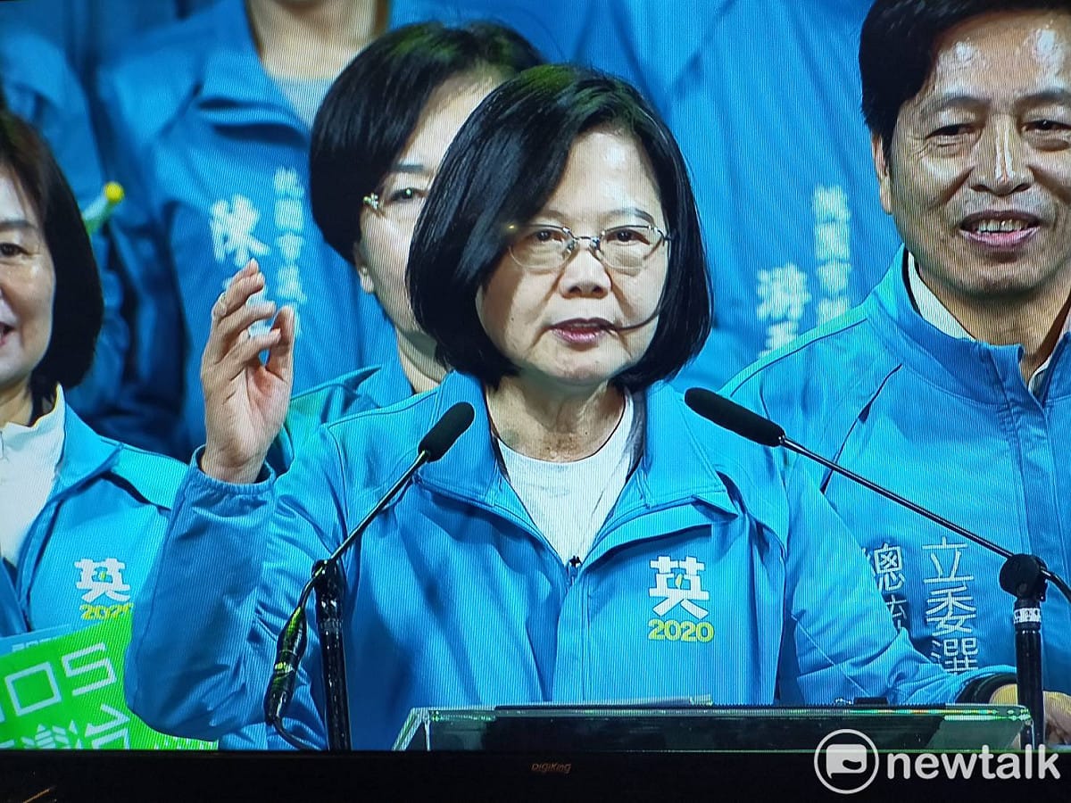 蔡英文表示，1/11就是改革與反改革之間的選擇，呼籲支持者一定要去投票。 圖：林昀真／攝