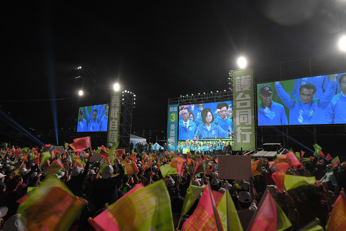 蔡英文說她是中華民國民選總統當中最重視國防、最重視軍人的總統，為的就是要顧台灣的主權。 圖：蔡英文桃園競選總部/提供