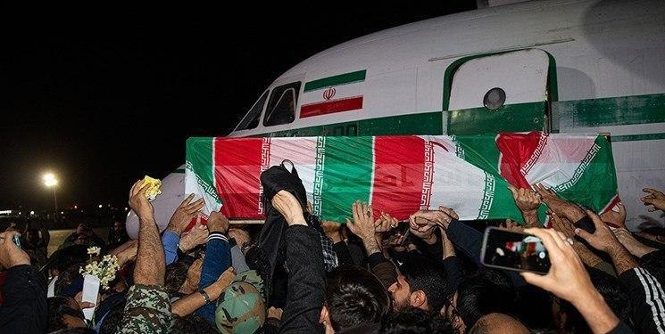 伊朗革命衛隊將領蘇雷曼尼被美軍刺殺身亡，遺體5日運回國內，伊朗人民悲痛迎靈。 圖：翻攝自وهـید عَثبغ推特