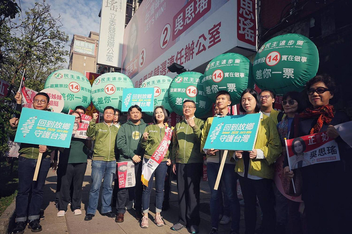 民進黨主席卓榮泰6日上午陪同立委吳思瑤掃街前記者會。 圖：民進黨提供