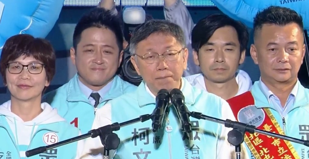台北市長柯文哲4日晚上出席民眾黨台中造勢晚會。 圖：翻攝自柯文哲臉書